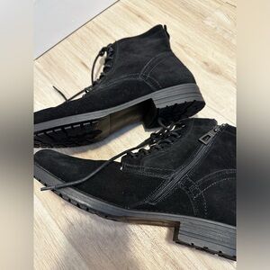 Blonde black lace-up with side zipper boots